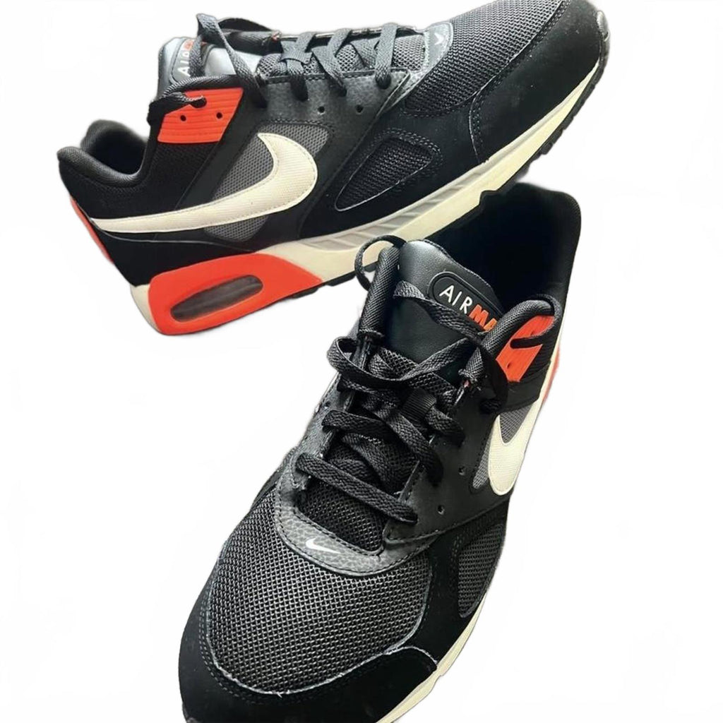 Nike Air Max Black Red White Size 12 Sneakers Barely Worn